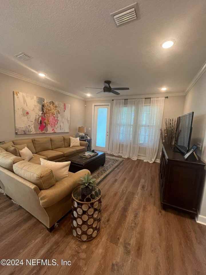 43 Foxcross Ave - Photo 2 of 14