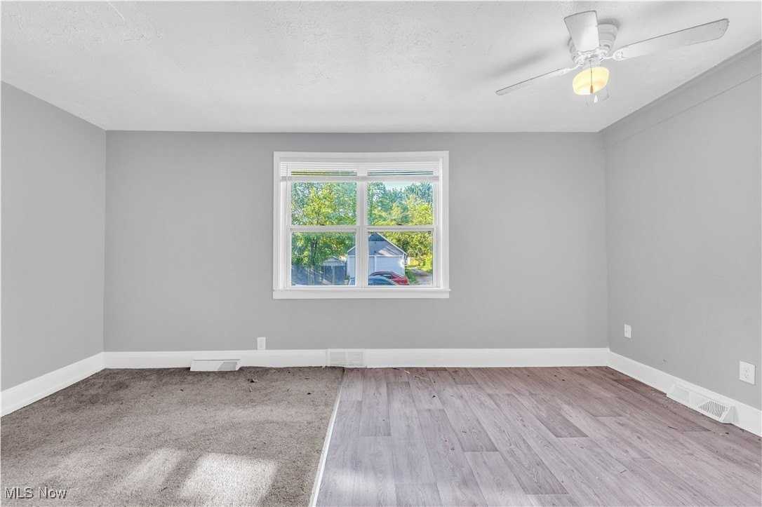 9702 Laird Ave Frnt Dn - Photo 4 of 18