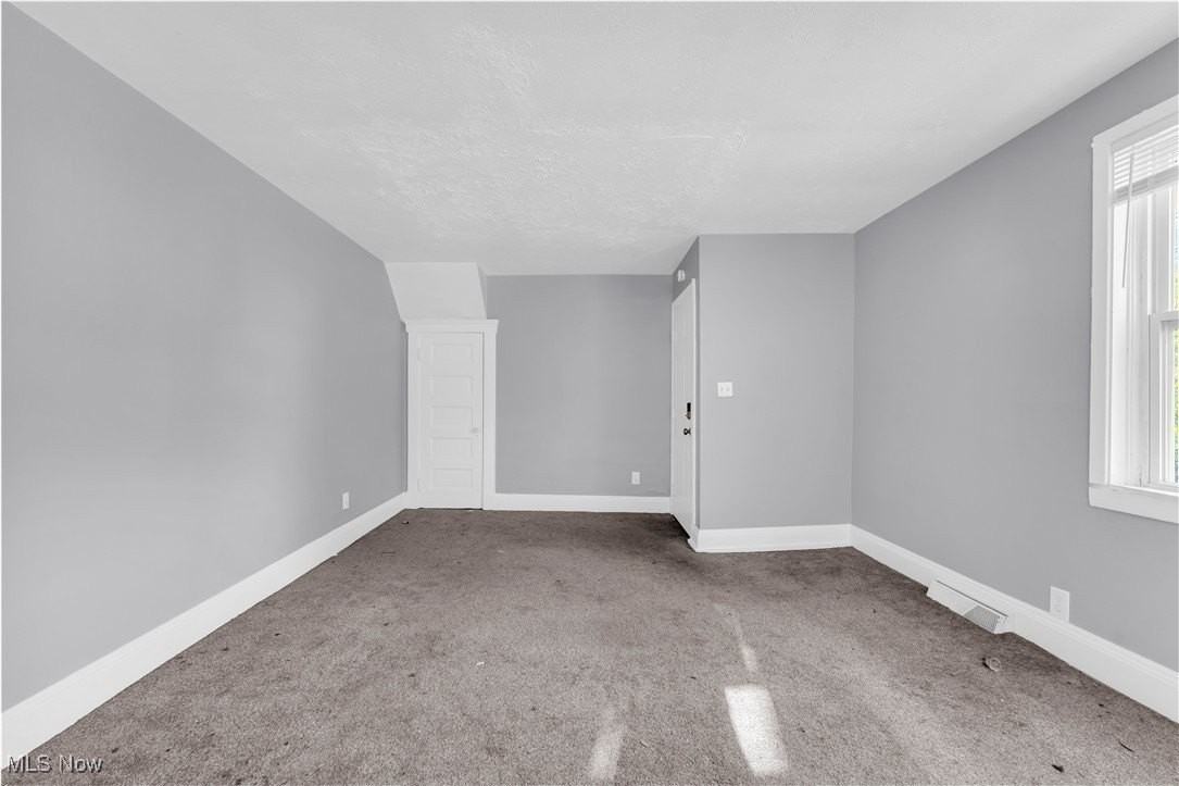 9702 Laird Ave Frnt Dn - Photo 5 of 18