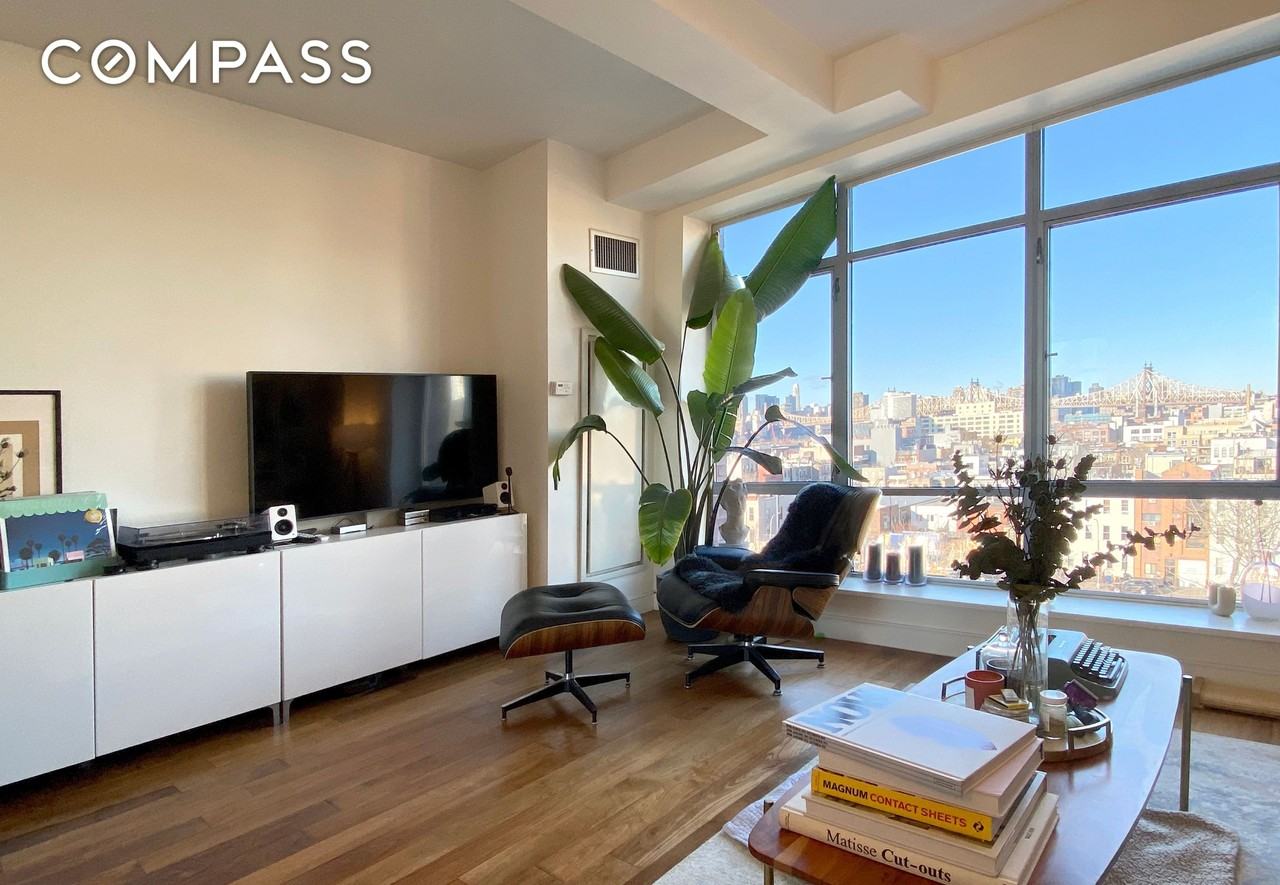 1063 Jackson Ave #7E - Photo 2 of 5