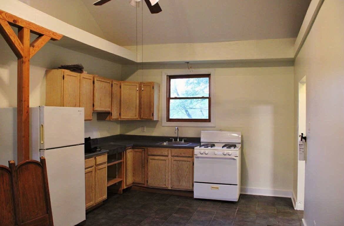 300 300 Budd Rd-Cottage - Photo 3 of 6