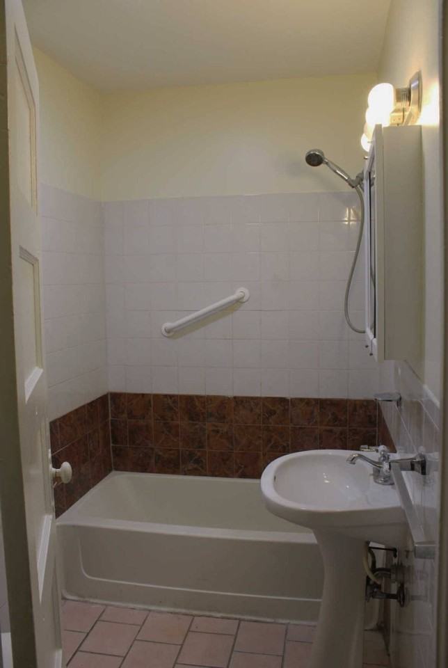 300 300 Budd Rd-Cottage - Photo 5 of 6