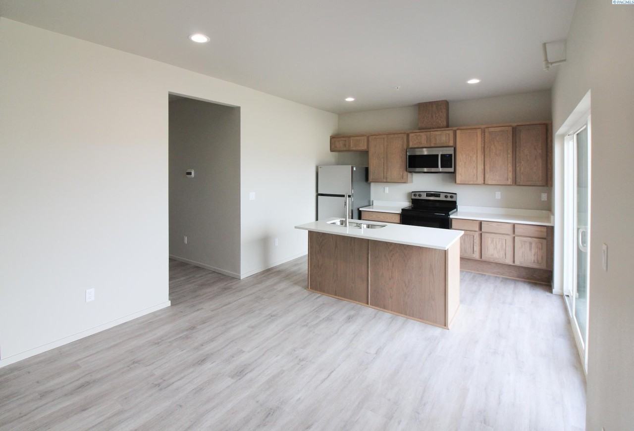 N 8th Ave - Photo 5 of 14