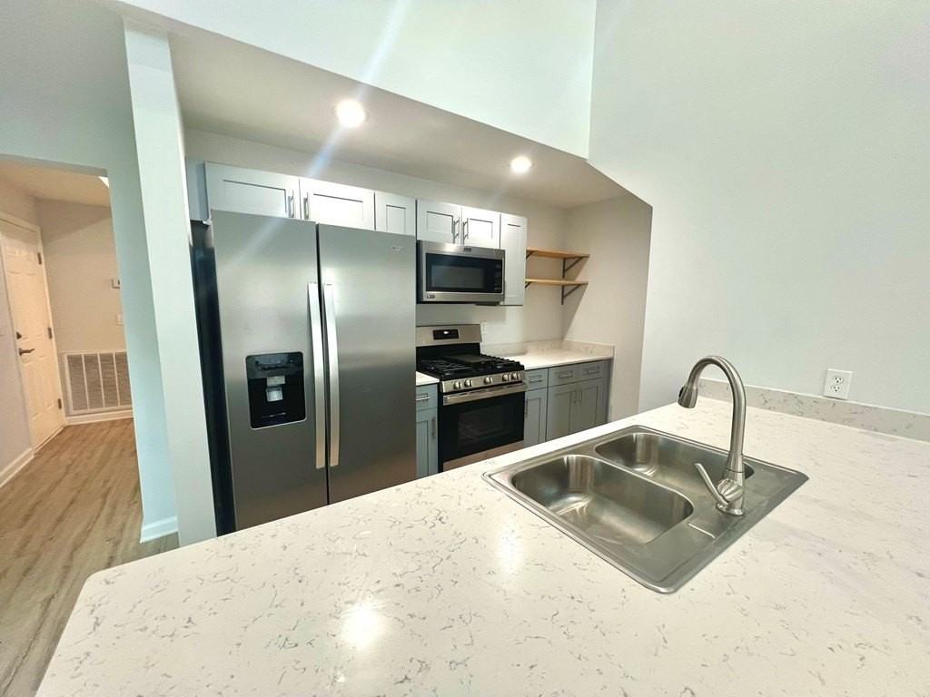 955 Trojan Pkwy - Photo 3 of 10