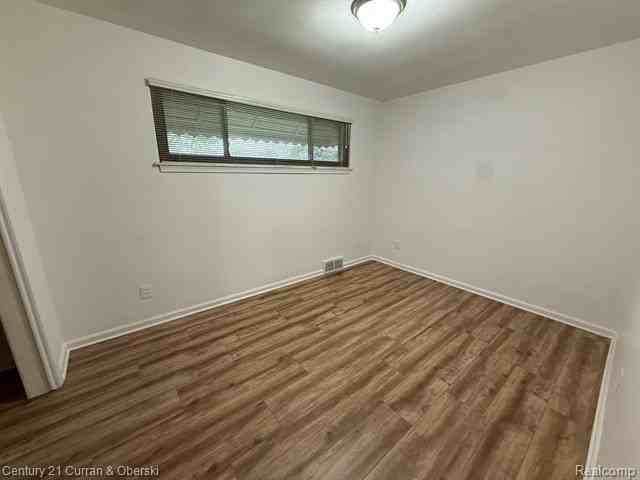 2210 Nightingale St - Photo 7 of 8