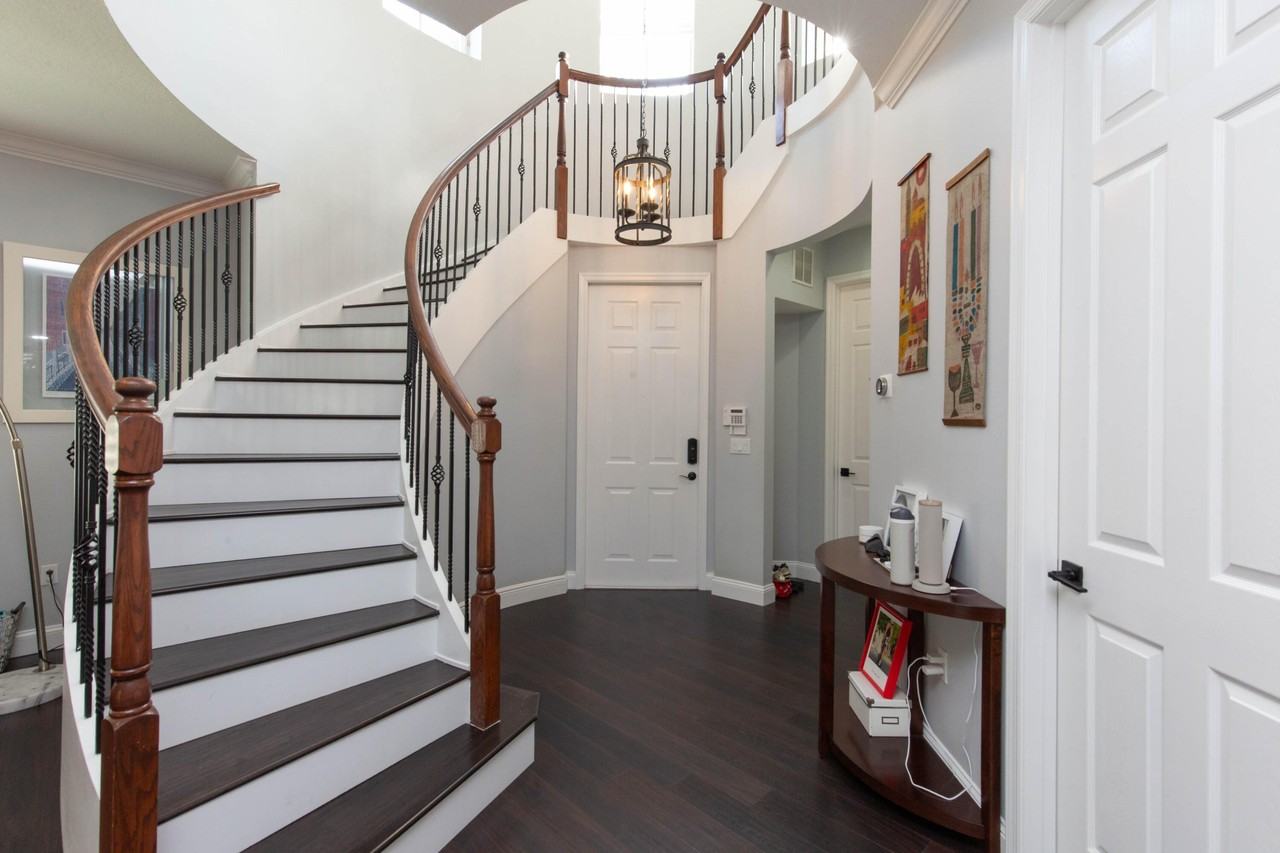 9760 Roche Pl - Photo 4 of 38