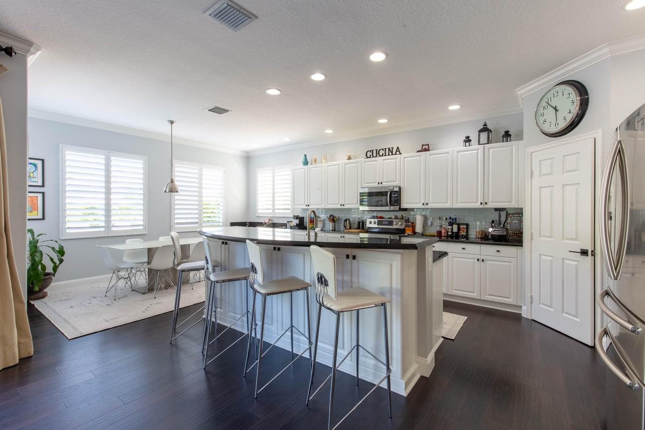 9760 Roche Pl - Photo 7 of 38