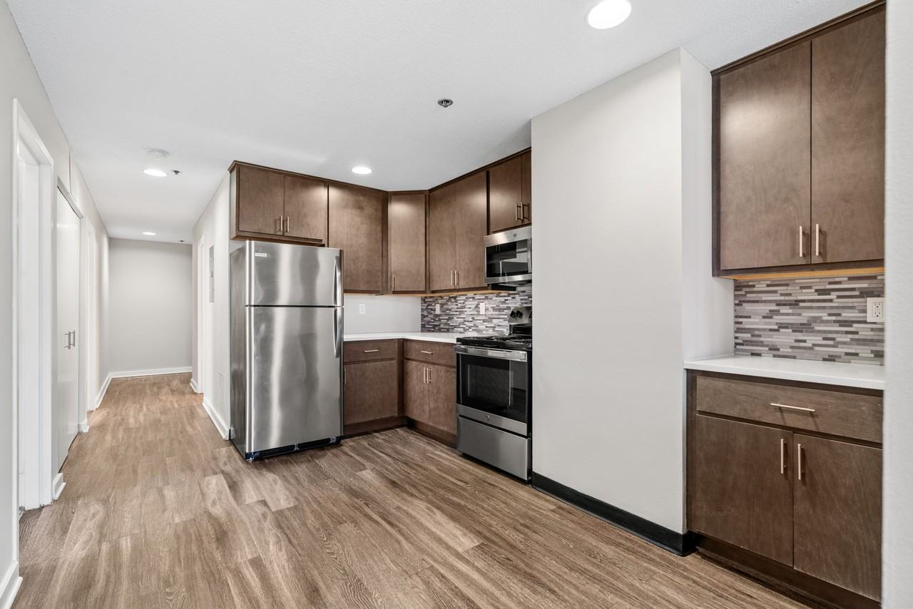 The Cosmopolitan - Photo 2 of 45