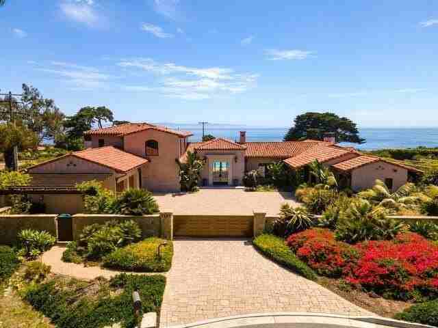 3435 Marina Dr - Photo 2 of 32