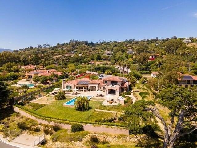 3435 Marina Dr - Photo 4 of 32