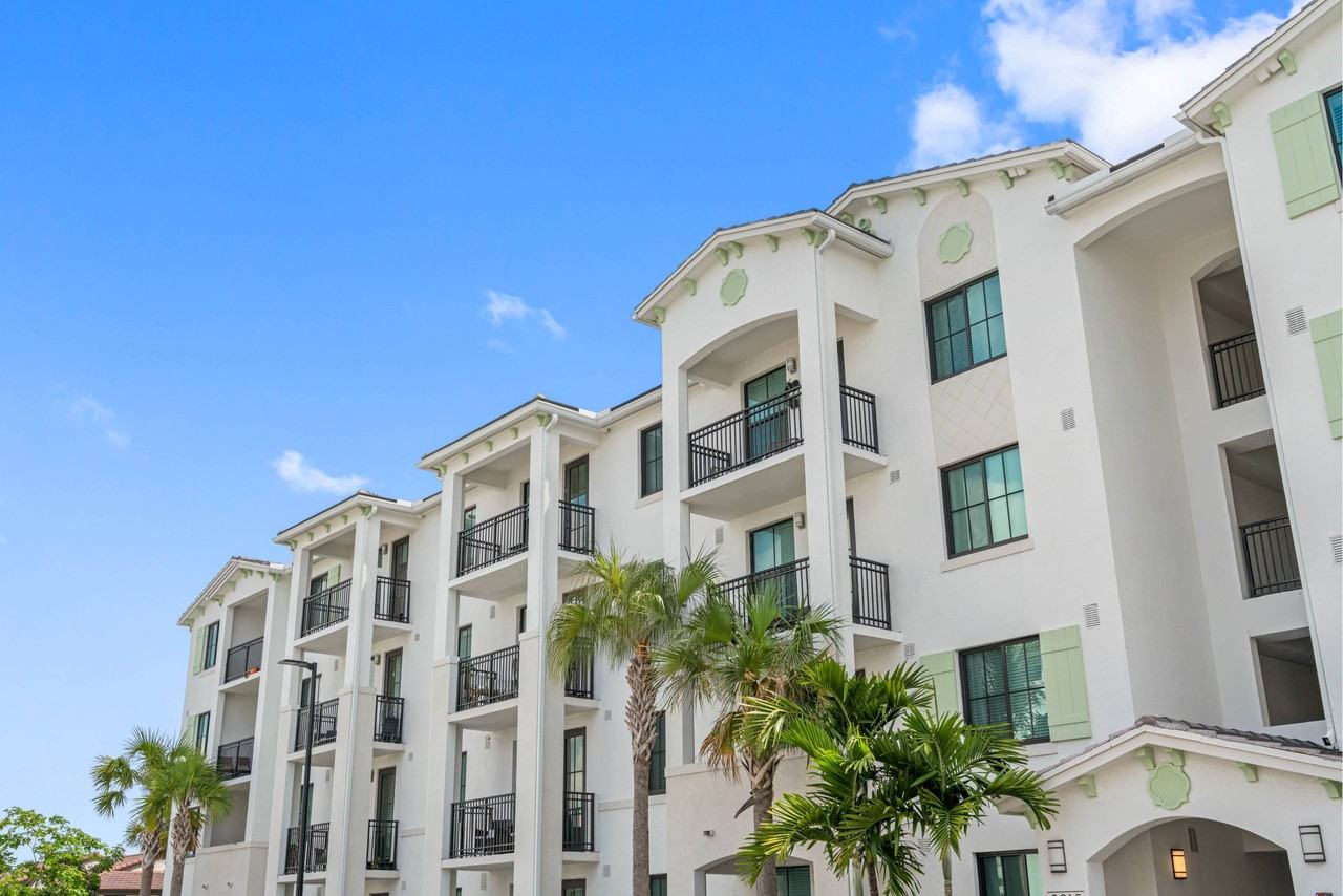 Casero Apartments - Photo 2 of 32