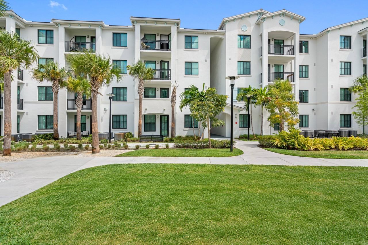 Casero Apartments - Photo 3 of 32