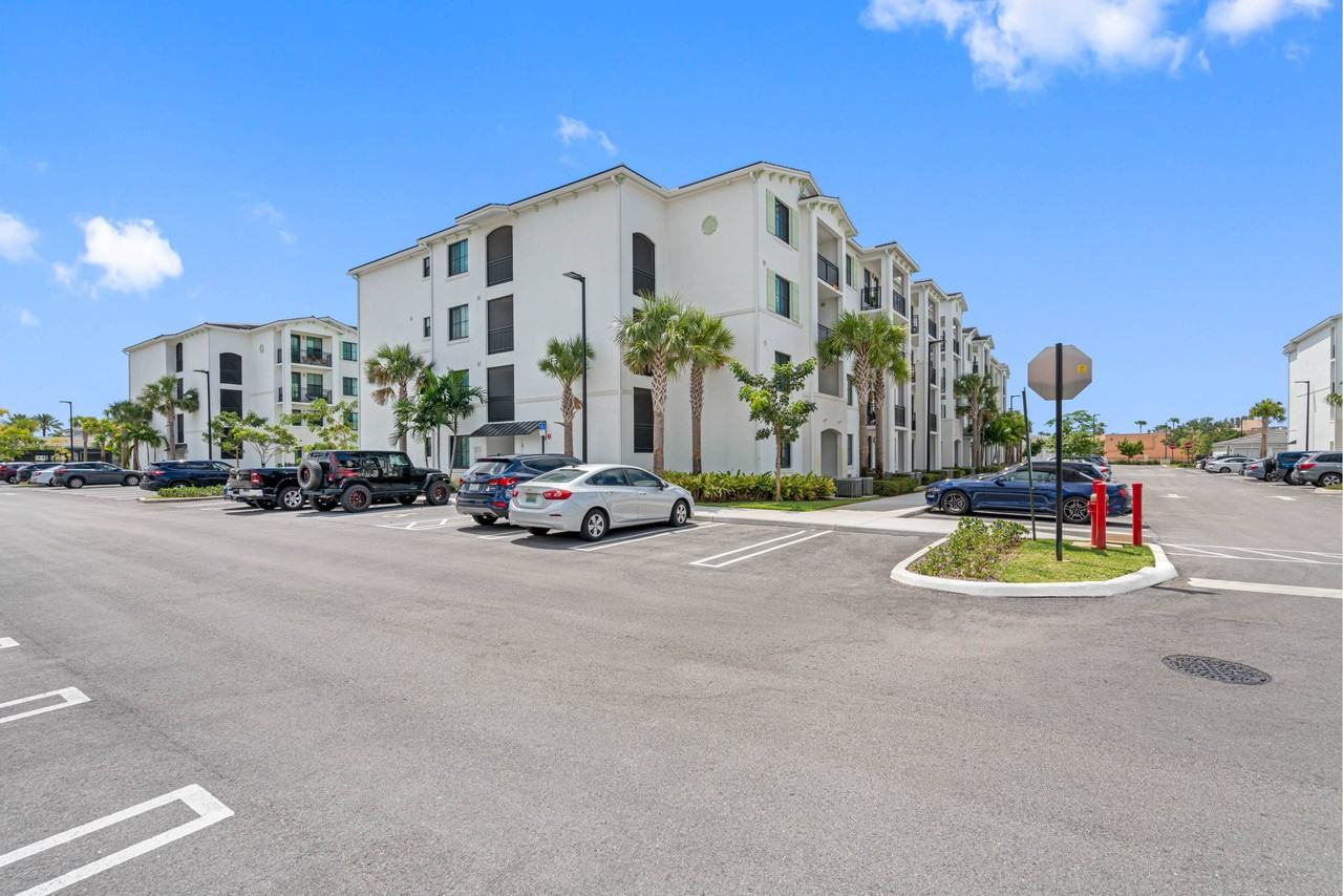 Casero Apartments - Photo 4 of 32