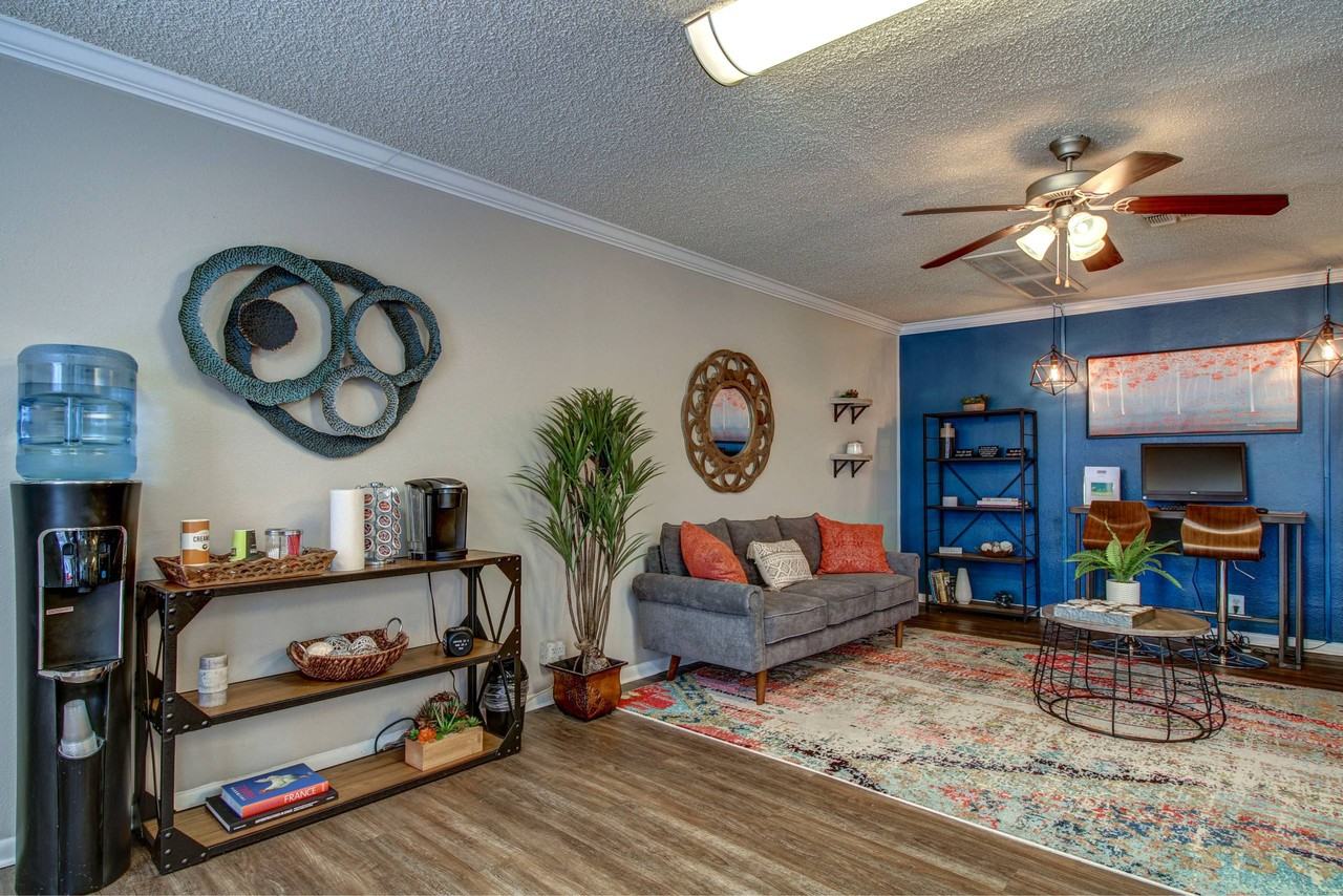 Oak Terrace - Photo 3 of 14