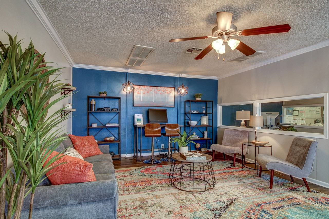 Oak Terrace - Photo 4 of 14