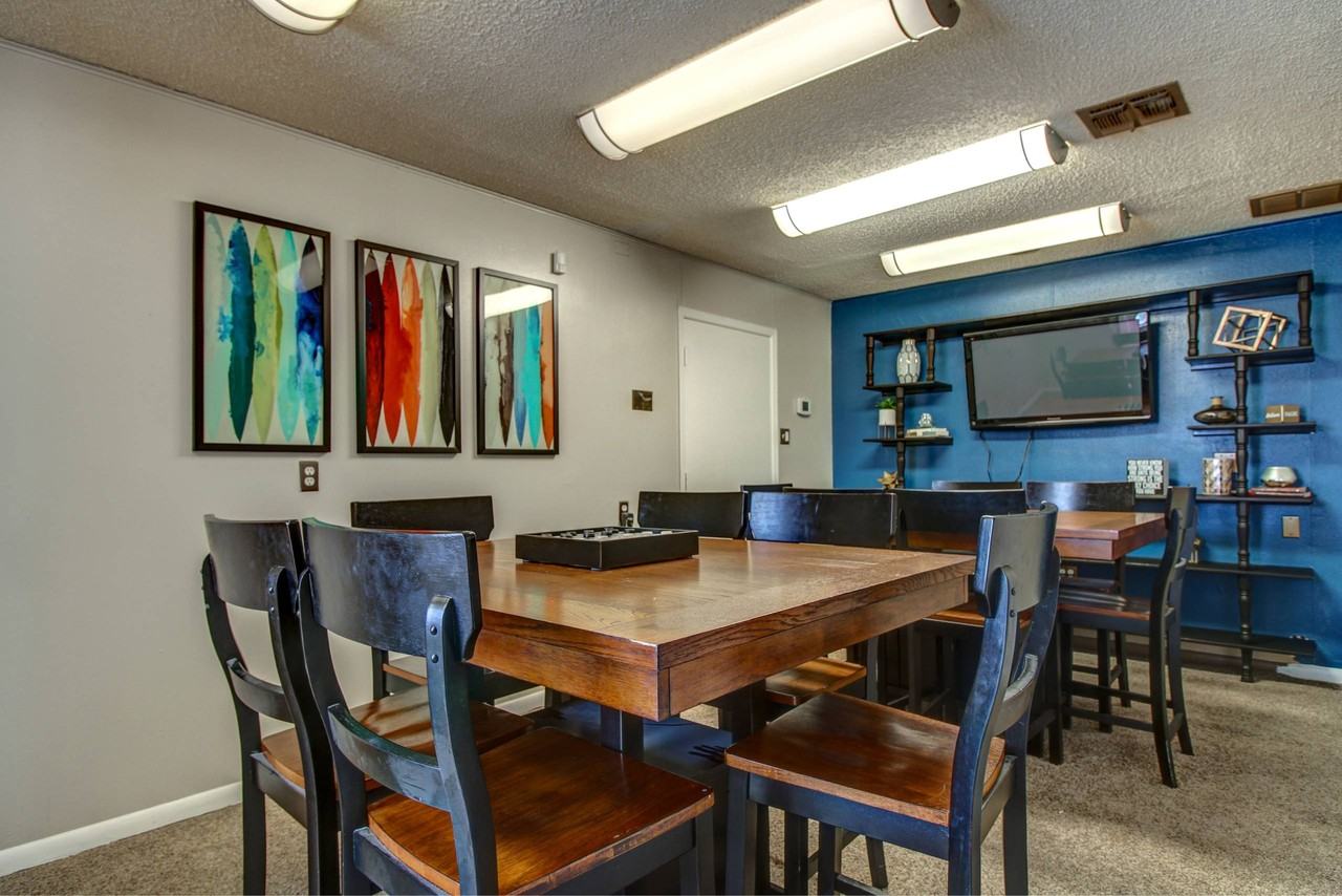 Oak Terrace - Photo 5 of 14