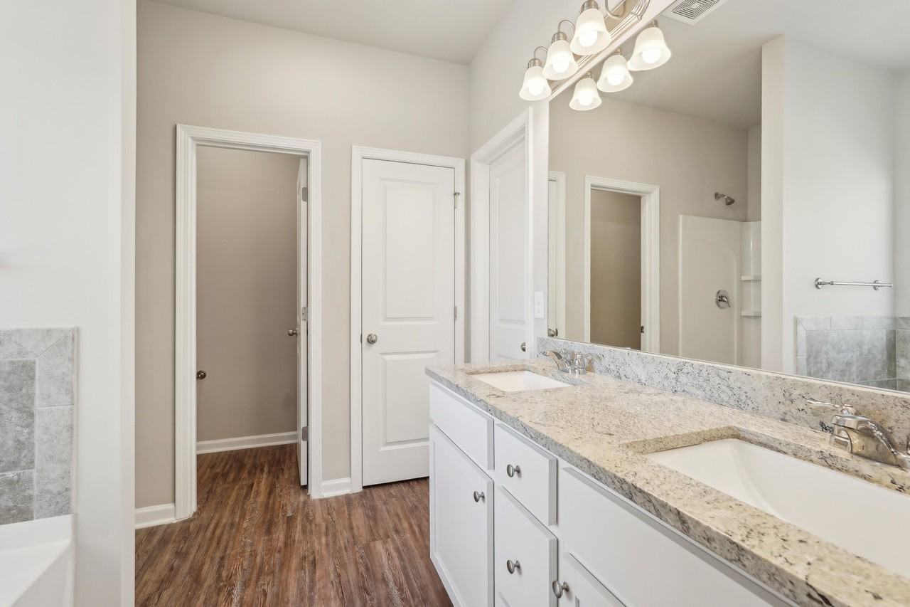 College Manor - Photo 7 of 44