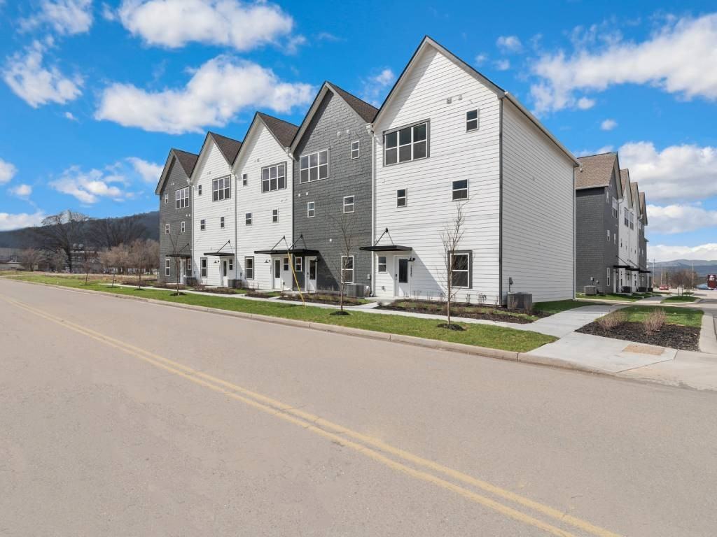 Lookout View Townhomes - Photo 3 of 36