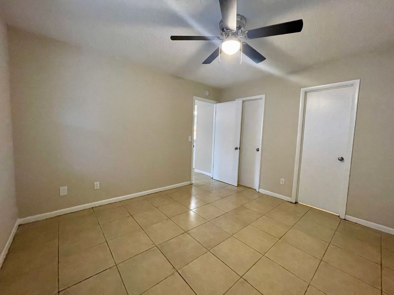 5113 Curry Ford Rd #1 - Photo 7 of 10