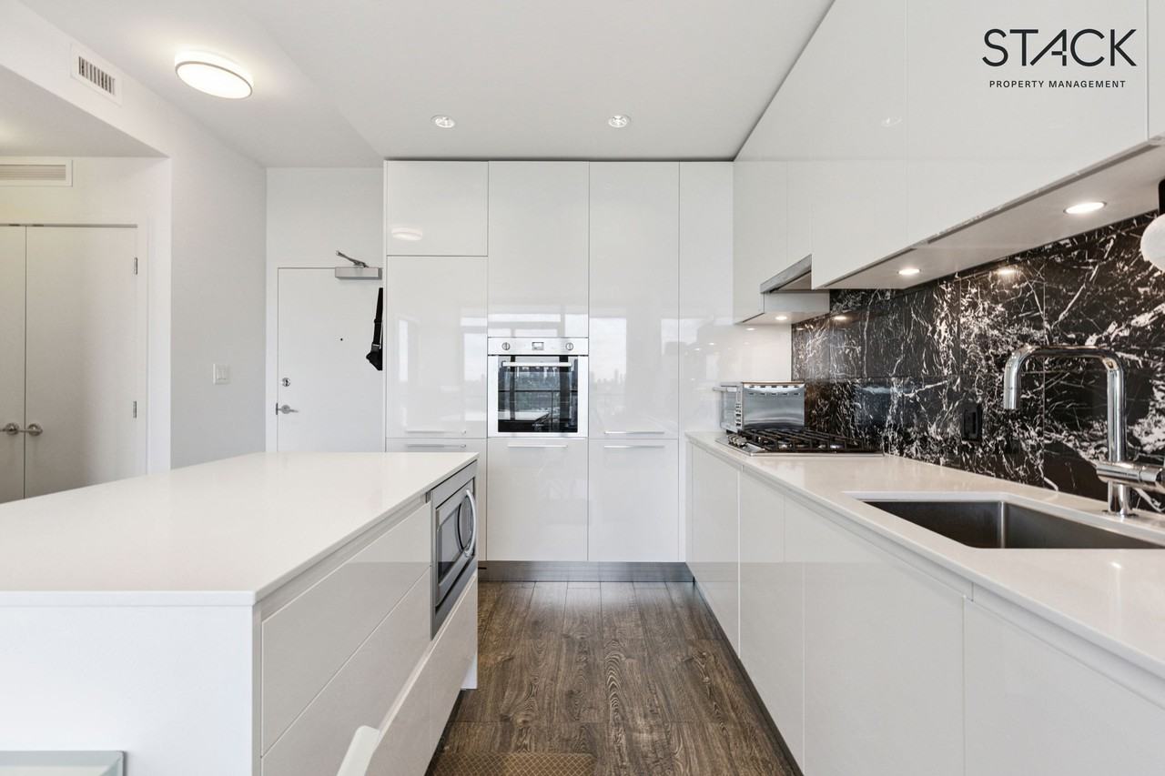 The Amazing Brentwood - Tower 2 - Photo 2 of 24