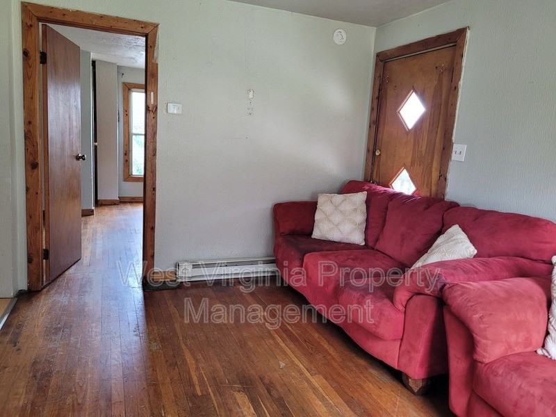 606 21st St W #B - Photo 7 of 12