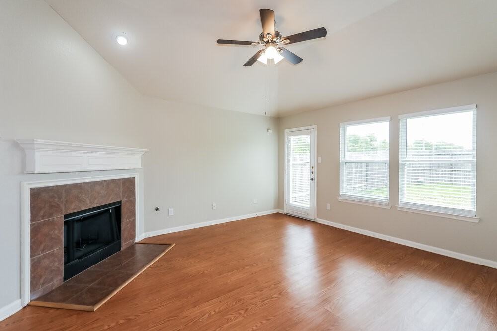 13910 Maleewan Ln - Photo 4 of 18