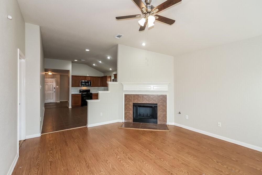 13910 Maleewan Ln - Photo 5 of 18