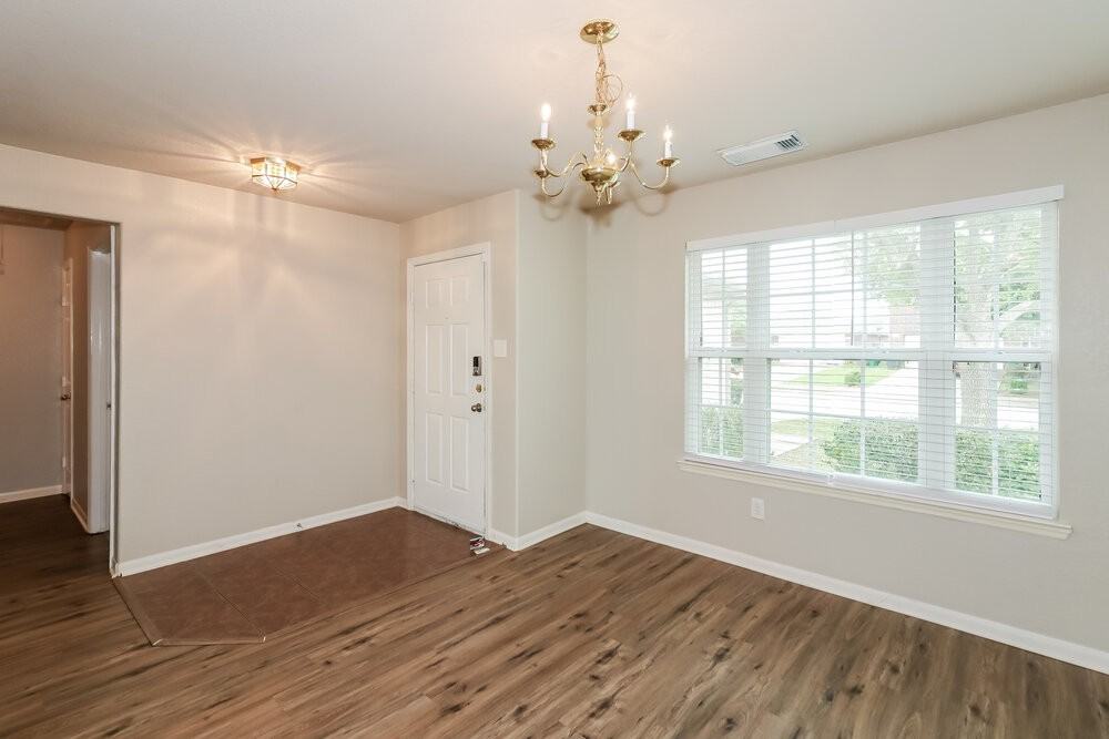 13910 Maleewan Ln - Photo 7 of 18