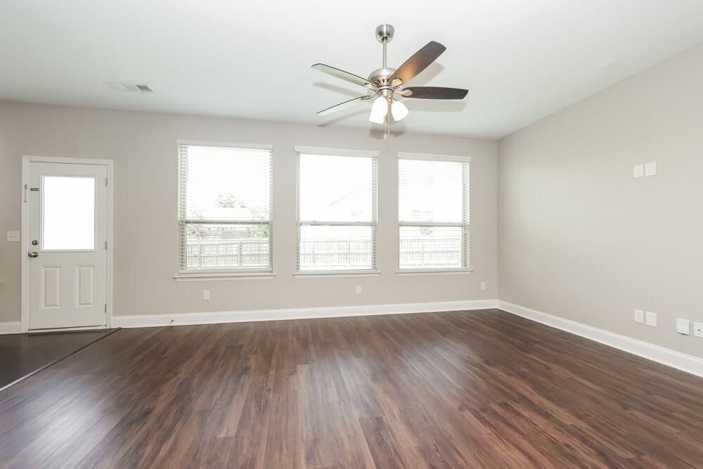 1005 Keeneland Dr - Photo 5 of 17