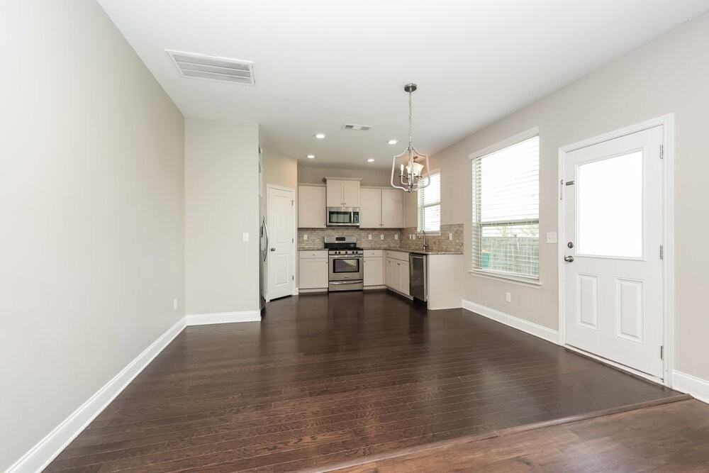 1005 Keeneland Dr - Photo 6 of 17
