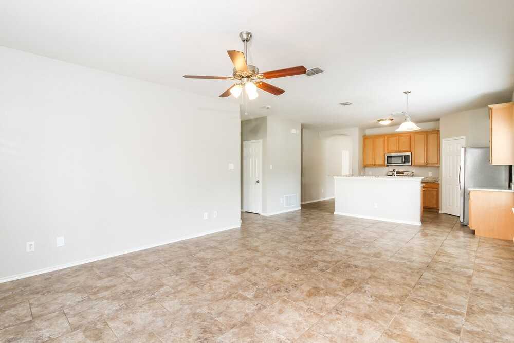 10048 Iron Ridge Dr - Photo 5 of 16