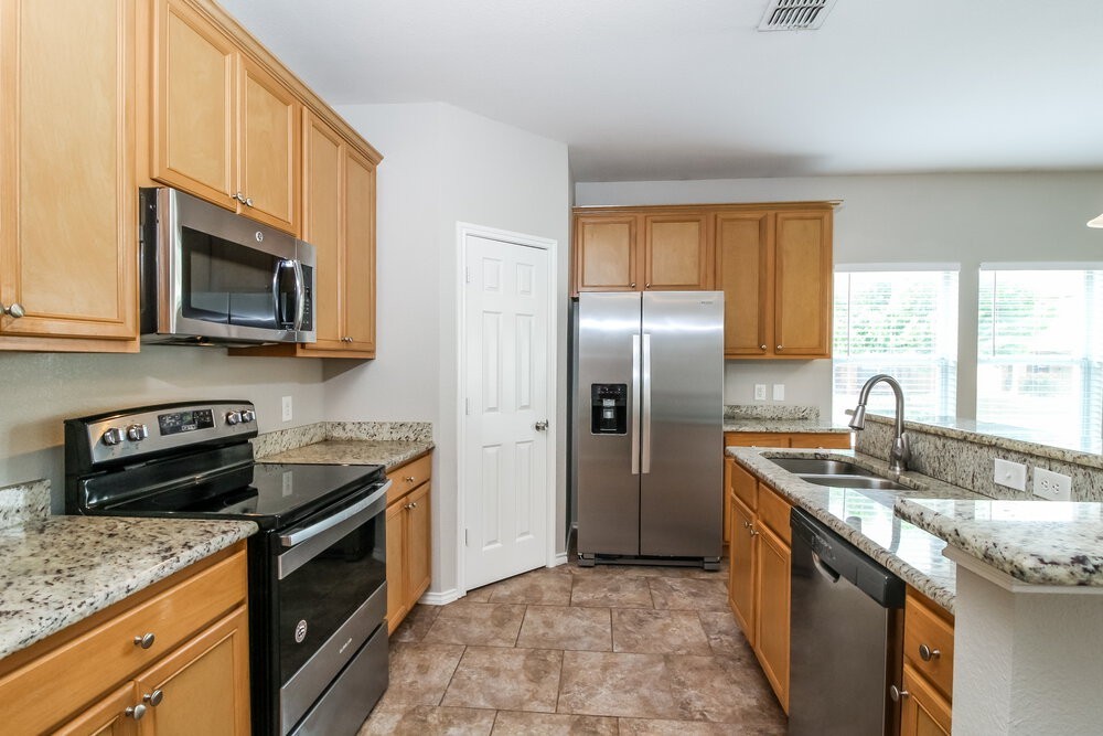 10048 Iron Ridge Dr - Photo 7 of 16