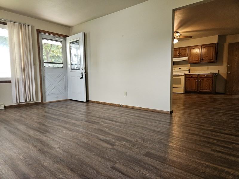 417 S Matthias St - Photo 2 of 23