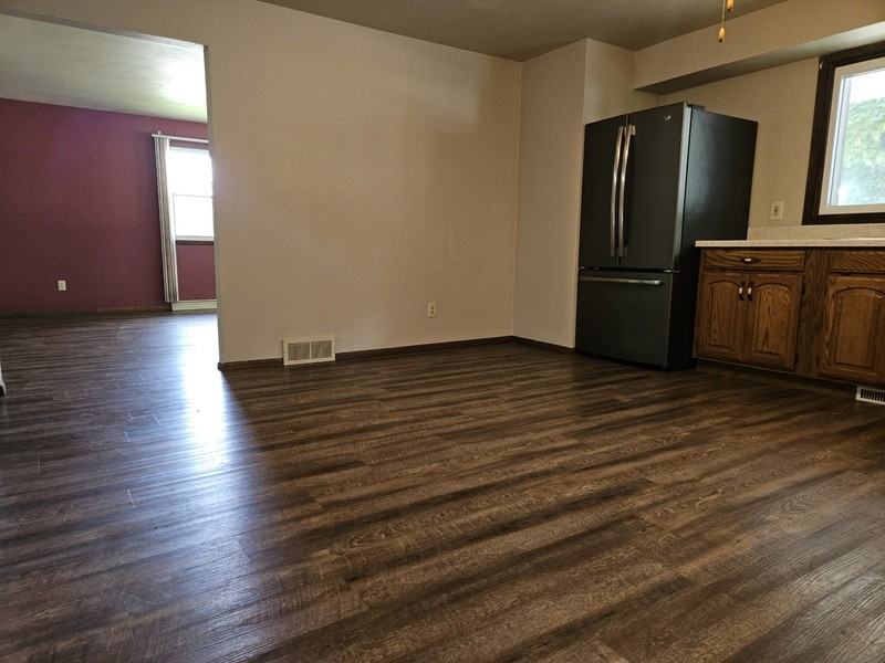 417 S Matthias St - Photo 5 of 23