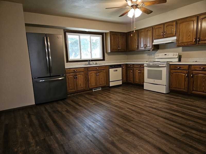 417 S Matthias St - Photo 6 of 23