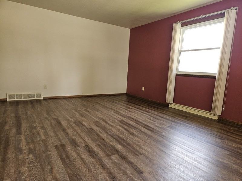 417 S Matthias St - Photo 7 of 23