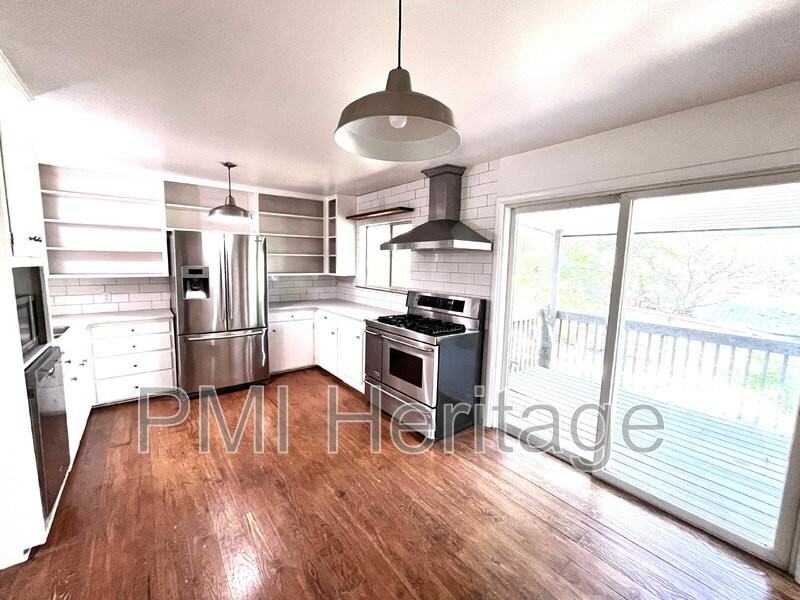 1139 N Sunset Dr - Photo 4 of 21