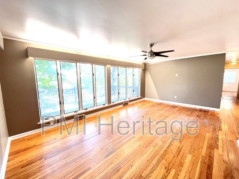 1139 N Sunset Dr - Photo 5 of 21