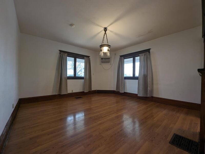 702 S Main St - Photo 2 of 15