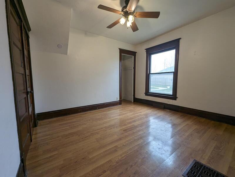 702 S Main St - Photo 3 of 15