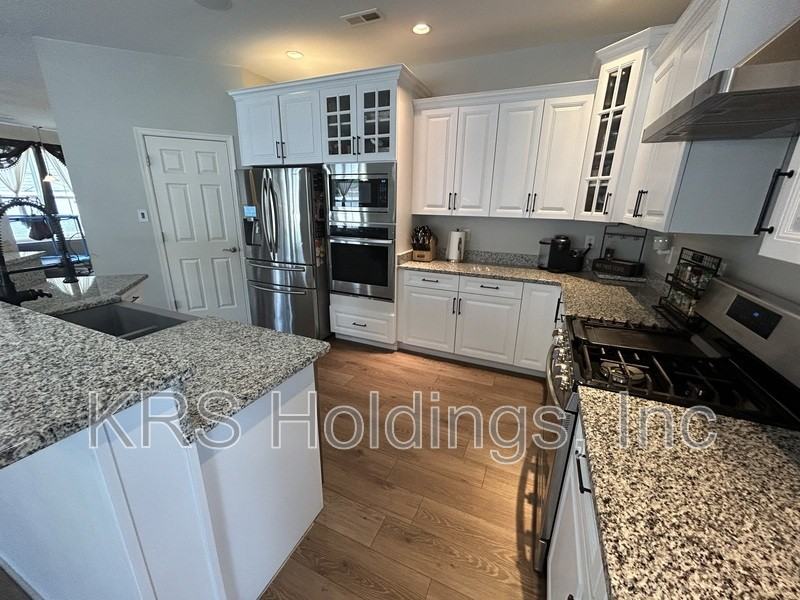 42 Ravenscroft Ln - Photo 4 of 29