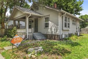 featured image of 404 E Illinois St