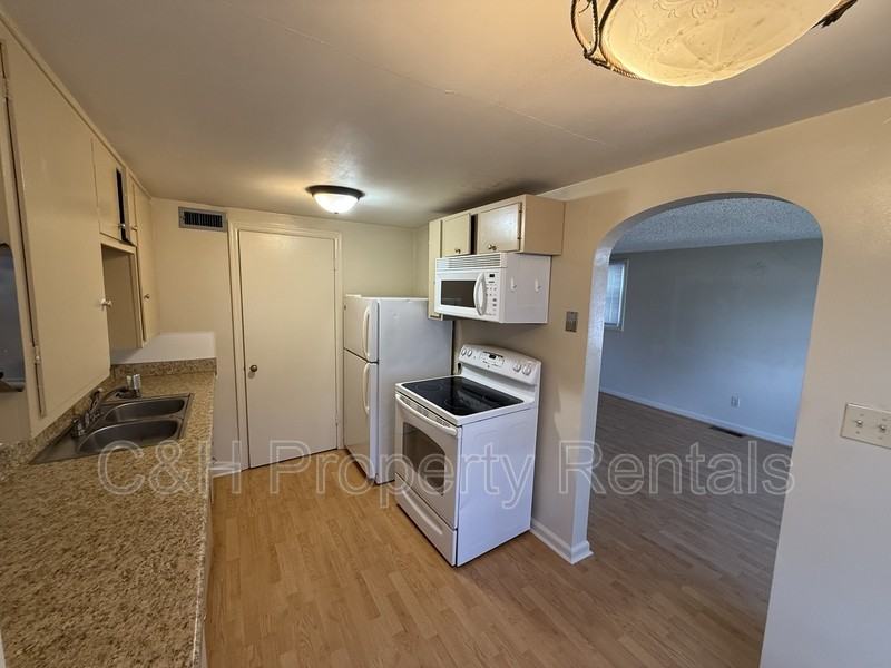 12 3rd Ave - Photo 2 of 9