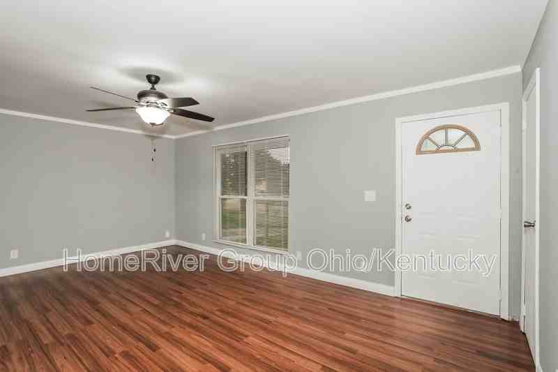 10735 Invicta Ct - Photo 3 of 22