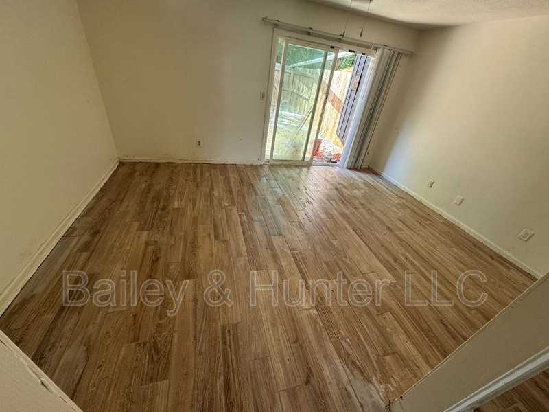 6012 Regent Mnr - Photo 4 of 11