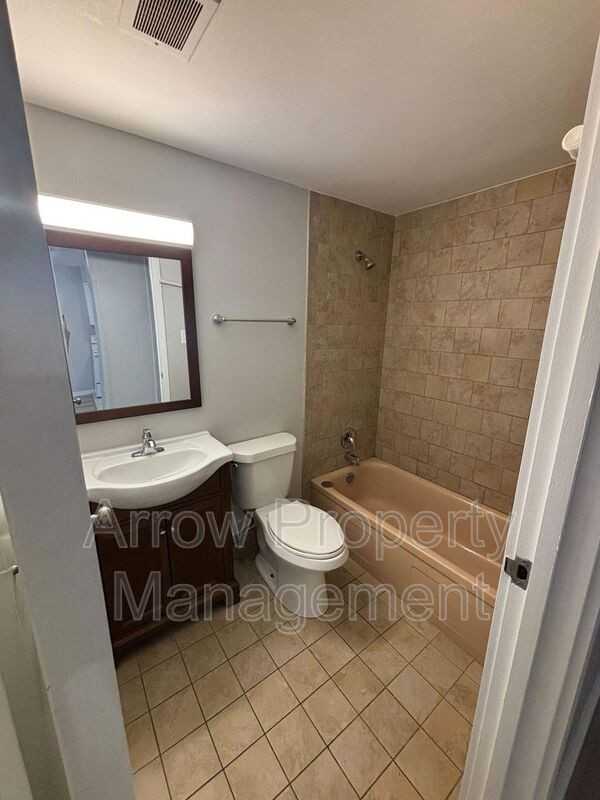 2501 N St - Photo 4 of 7