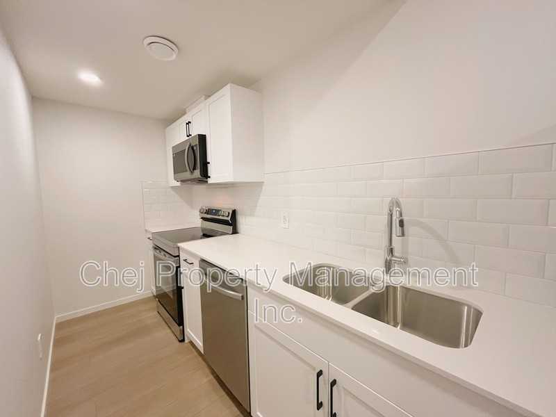 3403 169 St Sw - Photo 3 of 11