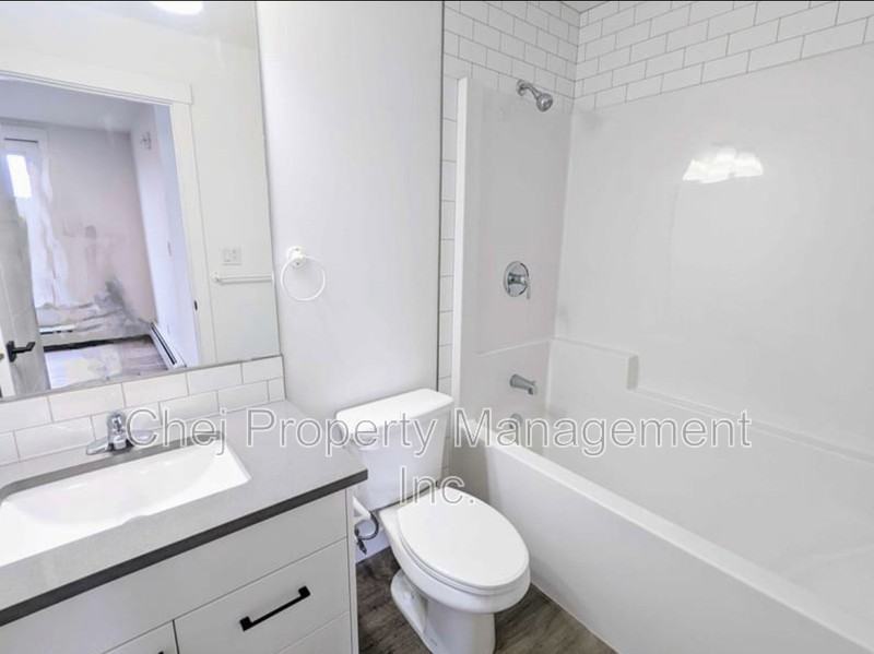 10882 98 St Nw #202 - Photo 7 of 13