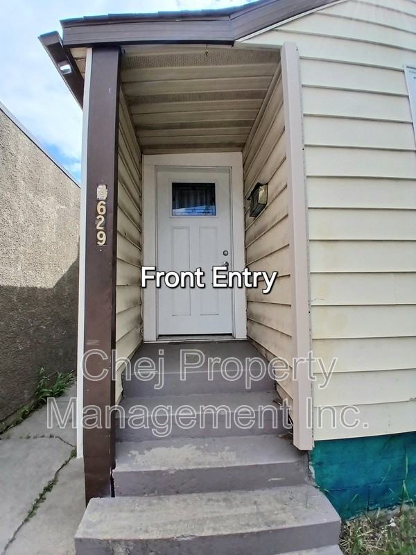 4629 118 Ave Nw - Photo 2 of 10