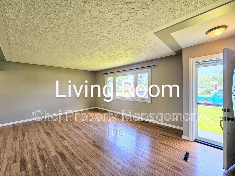 8007 128a Ave Nw - Photo 2 of 21